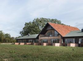 Ferienwohnung mit Kamin im Gut Ulrichshusen, cottage in Tressow