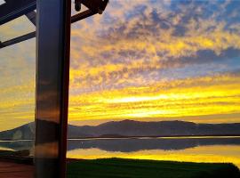 Los Uros vista Ciudad Puno, hotel s parkiralištem u gradu 'Puno'