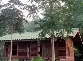 สามชุกบ้านสวน, kamp s luksuznim šatorima u gradu 'Sam Chuk'