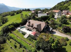 Beautiful French mountain home โรงแรมในMarignier