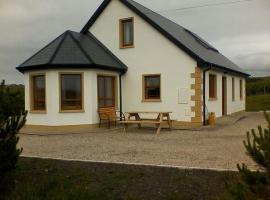 The lake house, hotel with parking in Gweedore