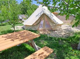 Camping 3 Gs, hotel cerca de Monastery of Geghard, Goghtʼ