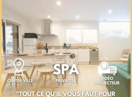 Appart Hôtel La Gacilly-centre ville-SPA-parking, hotel in La Gacilly