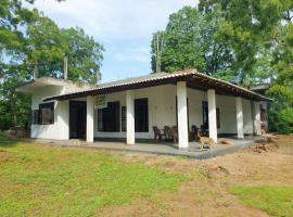 HimaDahara Vacation Home, villa in Maha Akurugoda