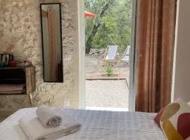 La Parenthèse du Var - Chambre d'hôtes petits déjeuners inclus et terrasse ombragée