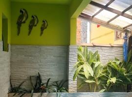 Cantinho feliz de Muriqui/ Casa verde com piscina privativa!!! บ้านพักในมันการาทีบา
