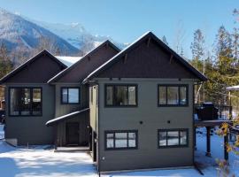 Powder House Chalet by Fernie Central Reservations, cabana o cottage a Fernie