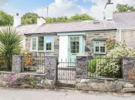Country Cottage with Hot-Tub and Cosy Log Burner, hotel com jacuzzi em Tregarth