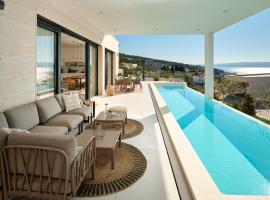 Villa Askana, 3 Bedrooms, 4 Baths, Infinity Pool, Whirlpool, Sea view, Outdoor kitchen, hotel s bazénom v destinácii Jesenice