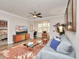 The Natural Mirage near Rice Village!, apartamento em Houston