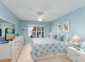 Fabulous Ocean and Pool Views From Balcony & Located on No-Drive Beach