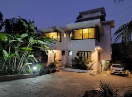 Wild Orchid 5BHK Villa & Eco Cottages in Sancoale Valley, villa í Sancoale