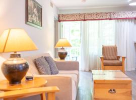 Horseshoe Valley Suites - The Verdant, appartamento a Shanty Bay