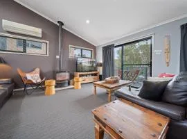 Acacia 2 - Modern 3BR Townhouse l Bath l WiFi l BBQ l Foxtel