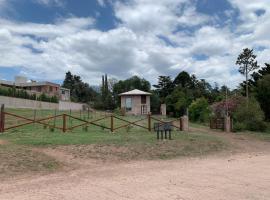 Casa vacacional en Villa del Dique – domek wiejski w mieście Villa del Dique
