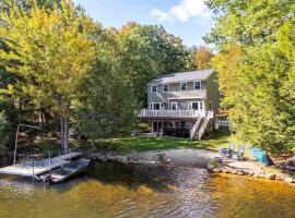 Sargent Lake Retreat Year-round Bliss, holiday home in Belmont