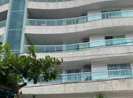 Apartamento inteiro, pé na areia.