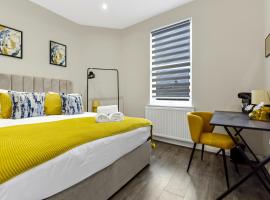 City Getaway- Newly Renovated Flat for Groups, hotel v destinácii Greenford