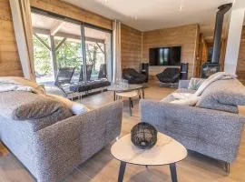 Lodge de luxe avec bain à remous, salle de sport, piscine, et options spa et golf - FR-1-582-381