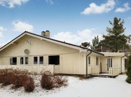 4 Bedroom Gorgeous Home In Lundegrend, hotel with parking in Grimsland