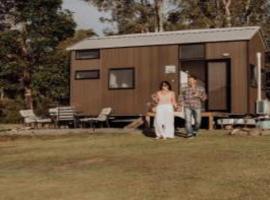 Hill Creek Tiny House, tiny house sa Perwillowen