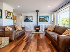 Spacious Family Retreat - Wifi & A Cosy Fireplace, villa in Killcare