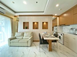 Ravarine Suite Apartment, hotel di Jakarta