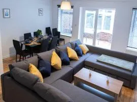 Spacious House in Brighton with large garden and free parking
