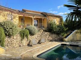 Villa de 4 chambres avec piscine privee jardin clos et wifi a Generargues, hotell i Générargues