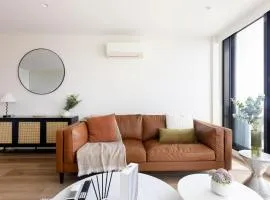 City Views High Rise Apartment at Luxurious Platinum Tower with Balcony