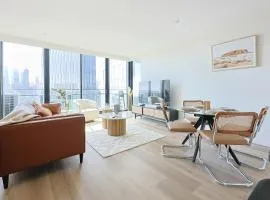 City Views High Rise Apartment at Luxurious Platinum Tower with Balcony