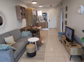 Neot Golf Caesarea Garden Apartment、カイザリアのホテル