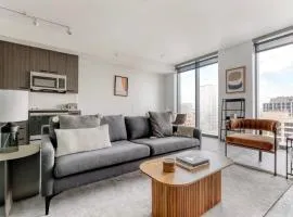 Downtown 1br w pool gym close to testaurants ATX-234