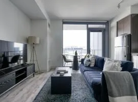 Downtown 1br w pool business lounge nr dining ATX-232