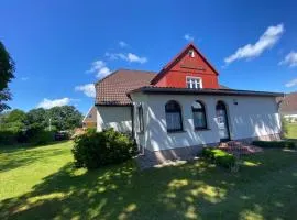 OSTSEEHAUS MÄHL - nur Haupthaus mit Sauna und großem Garten und PKW-Stellplätze