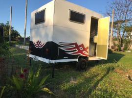 Trailer Refúgio Shakti, glamping site in Florianópolis