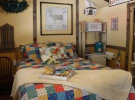 Acorn Hideaways Canton Charming Pioneer Suite 1890's General Store, cheap hotel in Canton