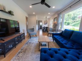 Newly-renovated 5BR home near UVA, Downtown, i64, hotel en Charlottesville