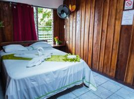 Hospedaje Angeluz, hotel v destinaci Quesada