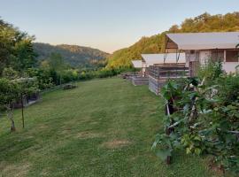 Camping Sretanwolf، فندق في Bosiljevo