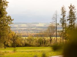 Gîte de Brohimont Vakantiehuis - luxury and silence - Special offer for one week and more - Availabilities from Aug, hotel en Houyet