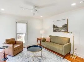 2 Mi to Tyler Rose Garden: Vibrant Apartment!