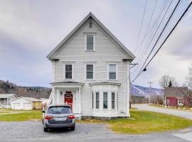 Ludlow Townhome 3 Mi to Okemo Mountain!, ξενοδοχείο σε Ludlow