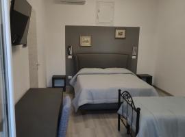 GALAXY BED & PIZZA, παραλιακό ξενοδοχείο σε Ficarazzi