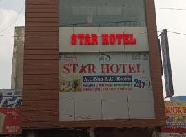 STAR HOTEL, hótel í Bahādurgarh