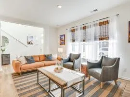 Charming Charlotte Townhome 6 Mi to Downtown!