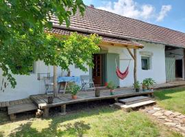 Aracsa Farm és Vendégház Kis Balaton és termál fürdők, жилье с кухней в городе Egeraracsa