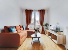 Cozy 2-Bedroom Apartment in the Heart of Suresnes