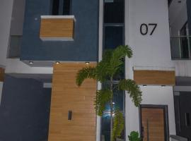 Chic sanctuary & tranquil oasis, holiday home in Lekki