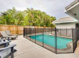 Pet-friendly Paradise with Pool about 6 Mi to Beach!, hotel with pools in Boca Raton